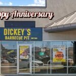 Calgary Barbecue Dickey menandai 1 tahun rasa Texas